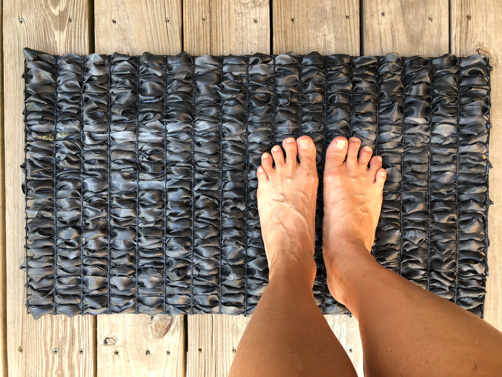 Indoor/Outdoor Inner Tube Mat - LINKS by Annette